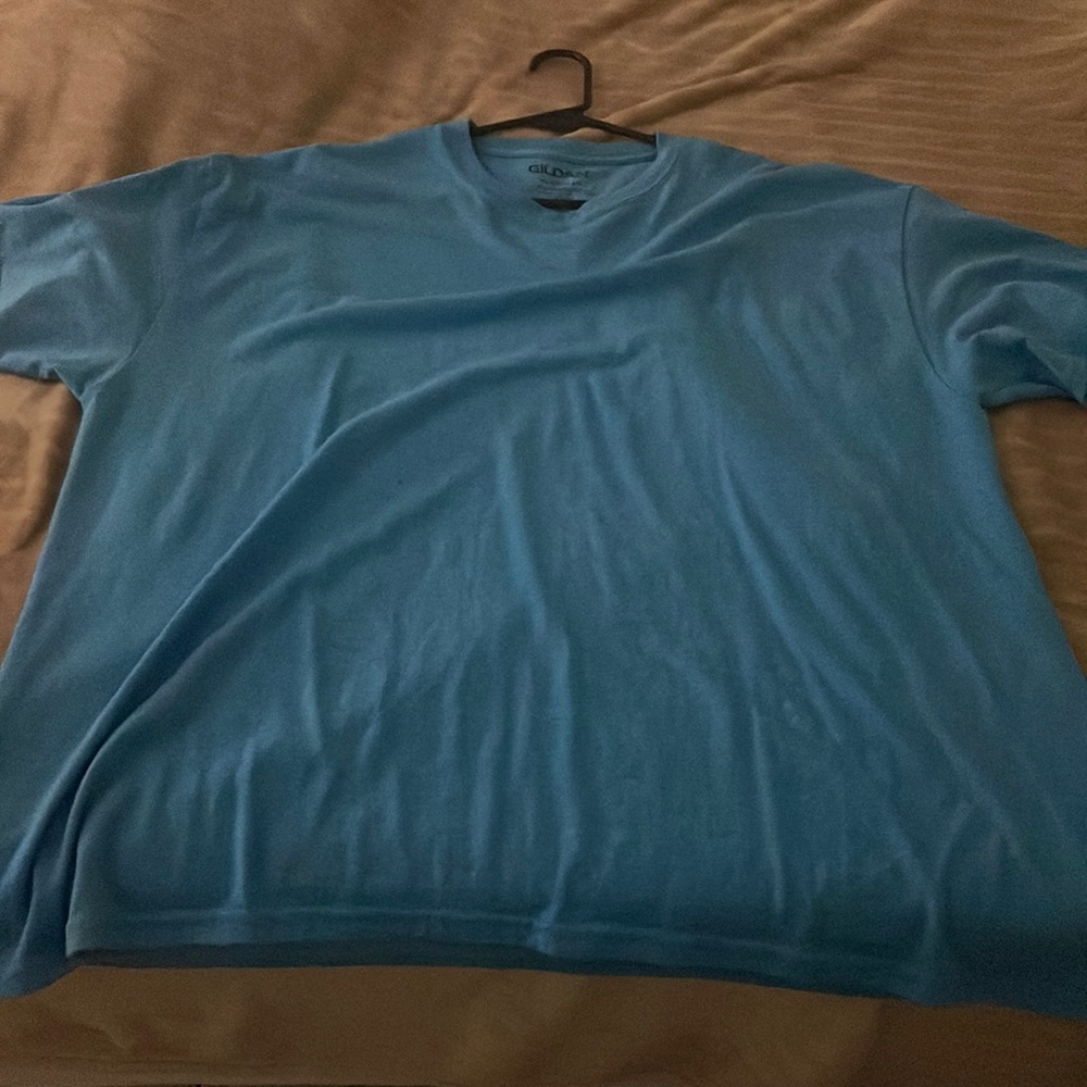 Gildan XL tshirt blue